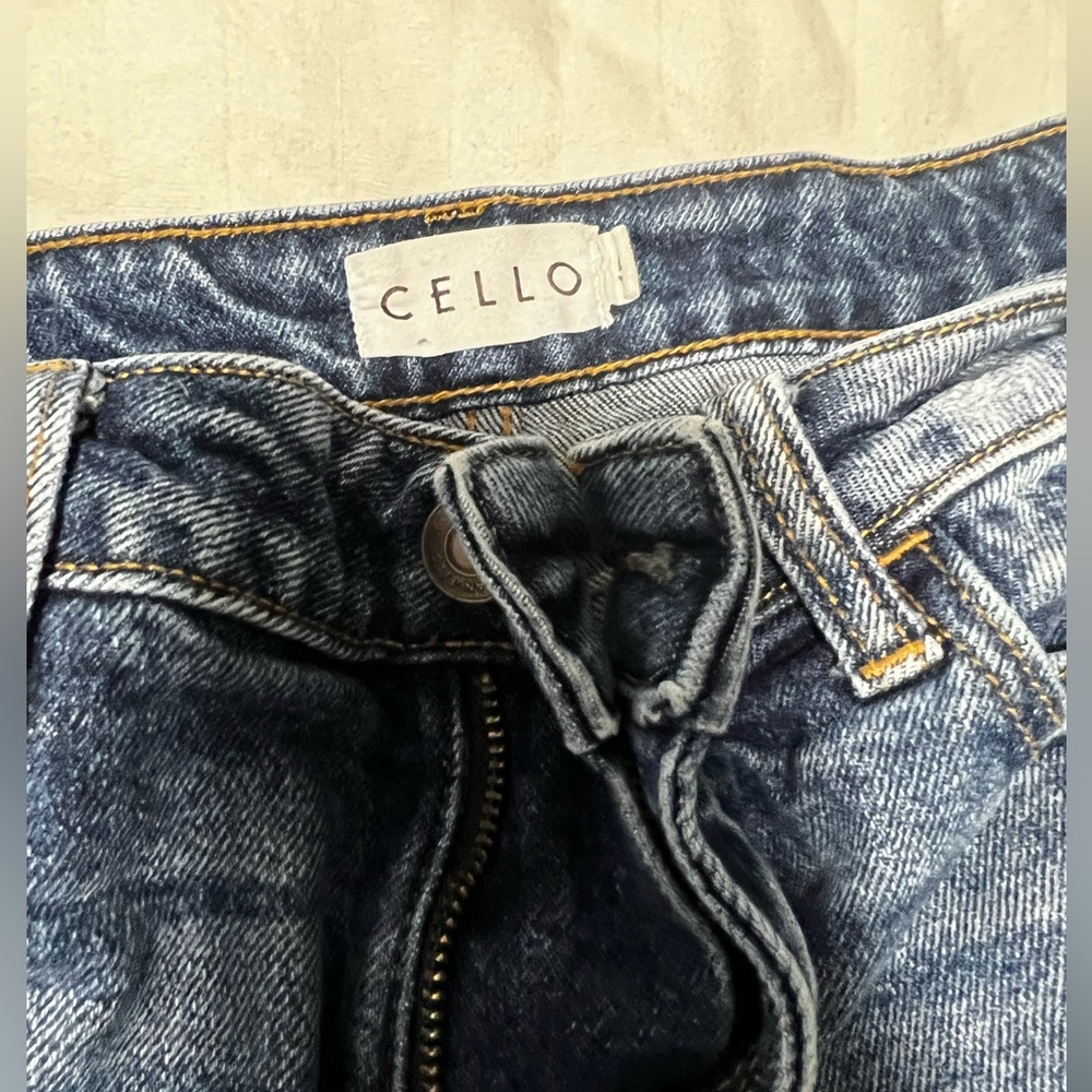 Distressed Jeans - Picture 4 of 7
